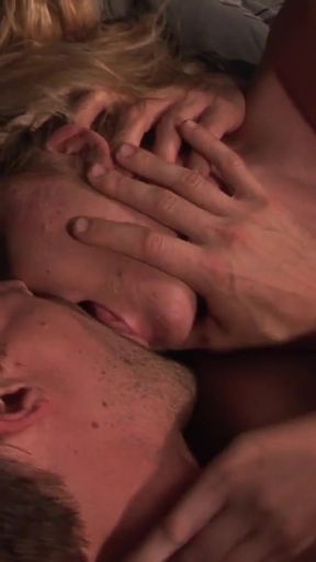 Blonde Studentin wird nach Party immer so geil   Clip 1