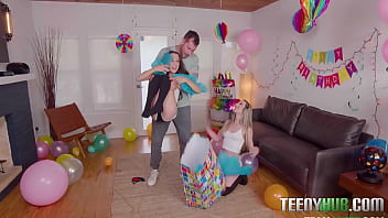 Tiny-titted Sophia Sweet gets hardsexed