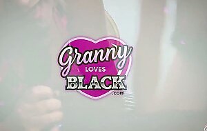 GRANNYLOVESBLACK - A Granny a Tranny a Blondie and a BBC