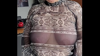 Ma nouvelle blouse avec une bande transparente devant mes t&eacute_tons