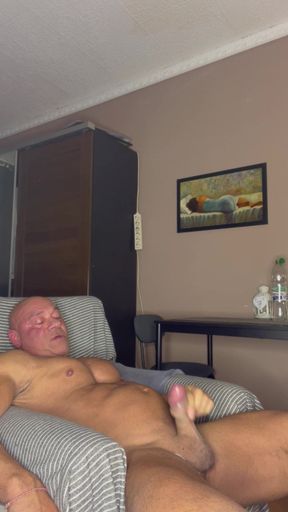 Bodybuilder Jerk off Home
