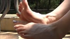 Christine wiggles her small feet on a balcony_part 2