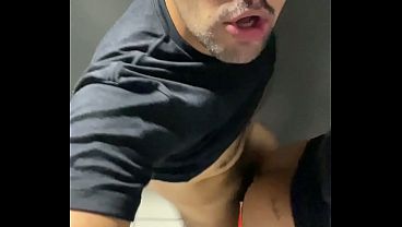 FODI O VENDEDOR DO QUIOSQUE NO BANHEIRO DA ESTA&Ccedil_&Atilde_O