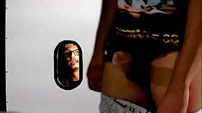 PAUZUDO GOSTOSO VEIO ALIVIAR NO GLORYHOLE