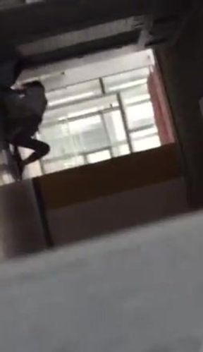 学校偷拍骚逼