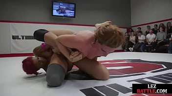 Black wrestling dyke dominates in ring with dyke battle