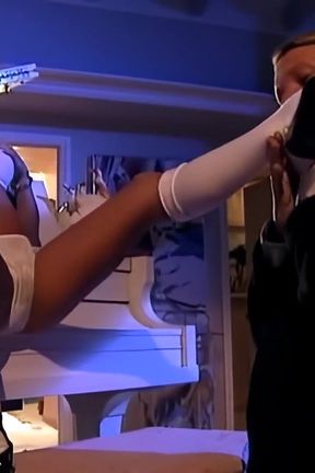 Gauge: a Porn Queen Fucked by a Big Cock