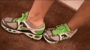 Exposing Your Foot Fetish to All the Girls at the Gym