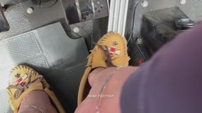 Hot Cranking, Revving & Barefoot Pedal Play in the Carbureted 1962 Jeep
