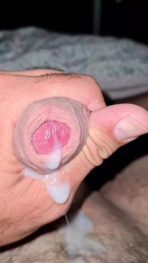 A quick horny wank before bed