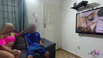 CHAMEI NOVINHO PARA VER FILME E ACABAMOS FODENDO