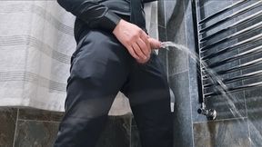 AMATEUR ELEGANT CUMSHOT   (ITALIAN) MOANING AND INTENSE HANDJOB WITH STRONG ORGASM - SEXY AND A HUGE COCK