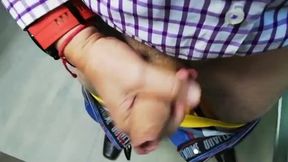 alguien quiere agarrármela en el metro? 😈🔥 o qué me harías?