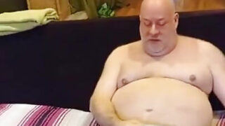 Chubby mature bear’s intimate homemade clip: solo masturbation, feet play, and explosive anal cumshot up close
