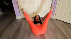 INEED2PEE IPOD Lee VonLux yoga instructor pissing yoga pants