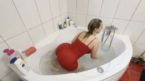 Oil My Hair Then Wash It in Bathtub