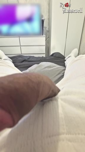 Chilled-out Wank in White Thermals While Watching Porn