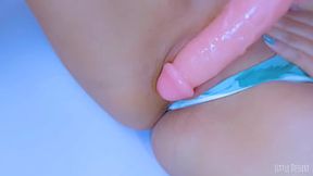 18-Year-Old&#x8272;&#x60C5;Goddess Self-Fucks with Colossal Dildo - Wet Pink Pucker&#x6EA2;&#x51FA;&#x871C;&#x6C41;