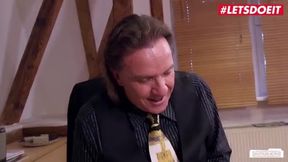Ashley Cumstar's Steamy Office Encounter - Hardcore Action with a Sultry Secretary!