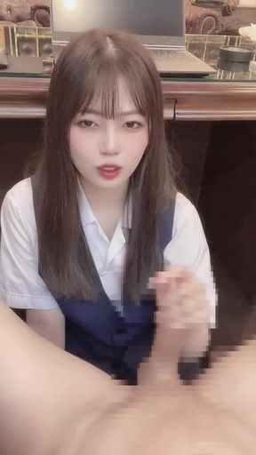 【English sub】Secretary gives handjob from under the desk