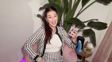 French Pegging - POV : Je réponds à ses questions, puis je lui baise le cul avec mon strapon