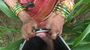 Sister-in-law called me to the field of maize today and sister-in-law sucked my cock and removed the water, then I picked up sister-in-law's two legs and fucked my sister-in-law loudly.