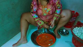 Desi Bhabhi gets tremendous orgasm in the kitchen when I do her cooking