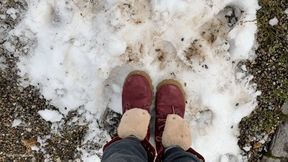 KIRA TAKIN OFF HER SWEATY WINTER BOOTS - MP4 Mobile Version