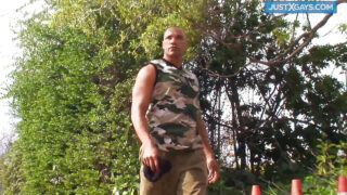 Killar tar massiva BBC:er djupt i sina röv