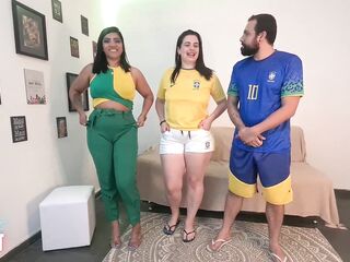 Fode Cast - A copa do mundo é nossa e a deliciosa estreiante no pornô chegou levando porra na buceta Ale Mancini