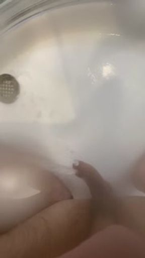 Using The ShowerHead To Cum Handsfree
