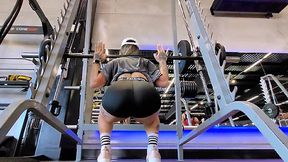 Athletic latina with big ass gives blowjob to lucky guy after workout