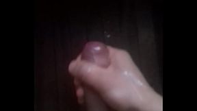 Me masturbo en mi habitacion y sale mucho semen y moje todo de leche