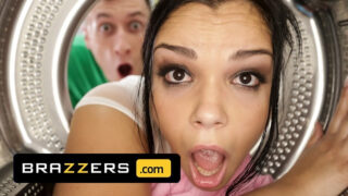 Blowjob, squirting &#8211; Sofia Lee si rambut coklat berdada besar sedang dientot secara anal oleh Charlie Dean