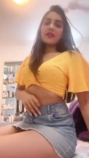 Cheating teen's nude Indian pussy on display