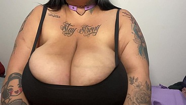 Bbw exibindo seus Peitoes colocou o grampo e gozou!