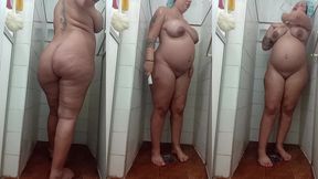 pamelapantera - com touca azul tomando banho 😋 toda pelada exibindo barriga linda de gravida