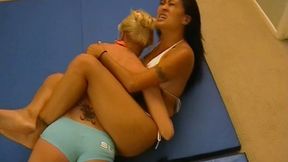 Amanda vs Nicole (USA Battle) Wrestling - AI Upscaled (960WMV)
