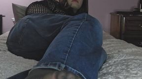 Vaping while showing off my nylon feet