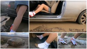 Real estate agent got her powerful BMW 330 E46 stuck in deep mud upskirt