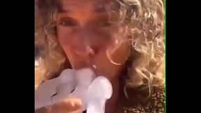 maru botana chupando