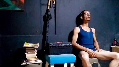 Raba Erre is jerking his dong in this solo performance