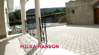 Lauro Giotto "khoan" sâu vào vòng ba săn chắc của Milka Manson, dẫn đến những cực khoái bùng nổ