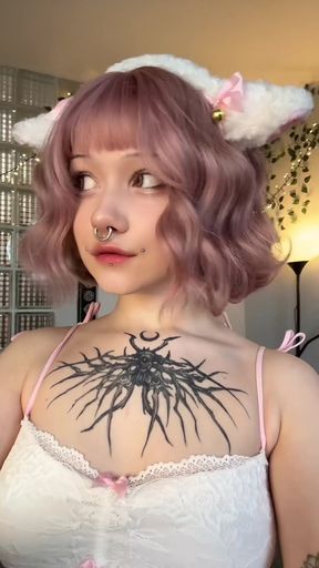Slim solo babe teases with a free link to her VIP-only Fans page. She