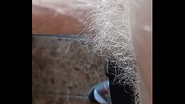 Mi vecina madura me visita cuando su marido no est&aacute_