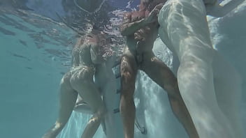 3 girls 1 man sex in the pool