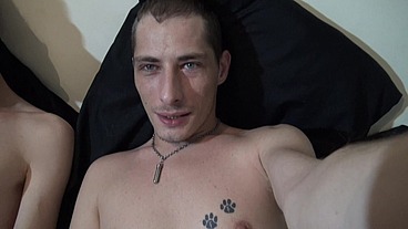 2641 KEN SUMMERS fucked by 2 top twink bareback rough in paris