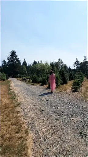 Curvy milf shows off her massive booty while walking and peeing