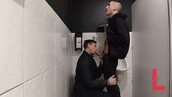 METENDO PICA NO PELO DENTRO DO BANHEIR&Atilde_O COM O LOIRINHO (COMPLETO NO RED)