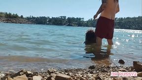 MAMEI O PAU DO TATUADO DENTRO DE &Aacute_GUA NA FRENTE DE TODOS OS TURISTAS QUE PASSEAVAM DE BARCO AO FINAL DA TARDE